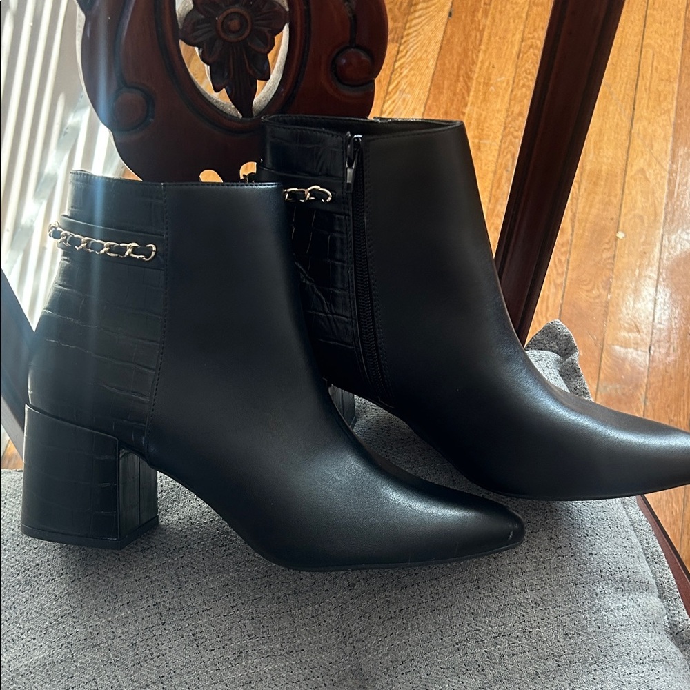 AEROSOLES Black Ankle Boots with Chain Accent